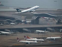 Merugi Gegara Corona, Cathay Pacific PHK Ribuan Karyawan