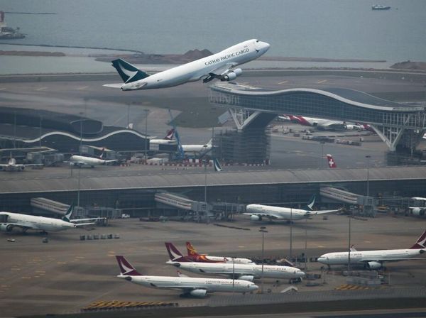 Merugi Gegara Corona, Cathay Pacific PHK Ribuan Karyawan