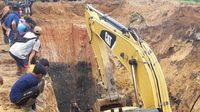 Momen Evakuasi Korban Longsor di Tambang Batu Bara Muara Enim Sumsel