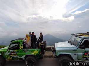 Mengejar Sunrise dengan Naik Mobil Jip di Gunung Telomoyo