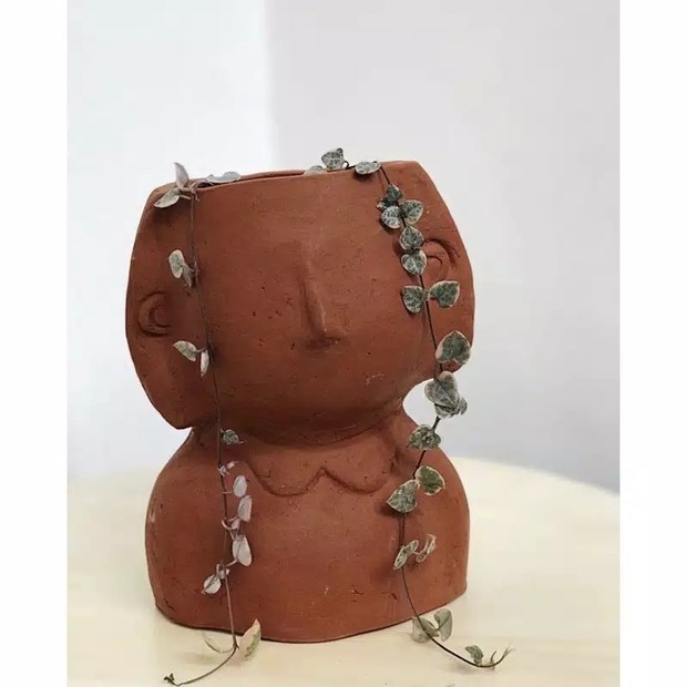 Nyonya Kebun (nailakhansa3)/shopee.co.id/nailakhansa3 Buat kamu yang suka dengan konsep kayu-kayu, kamu bisa beli pot terracotta di Nyonya Kebun.