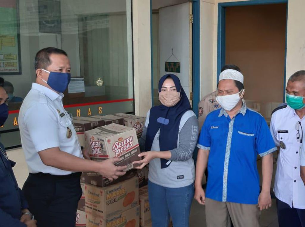 Puluhan Rumah di Koja Rusak Diterjang Angin Puting Beliung Semalam Puluhan Rumah di Koja Rusak Diterjang Angin Puting Beliung Semalam