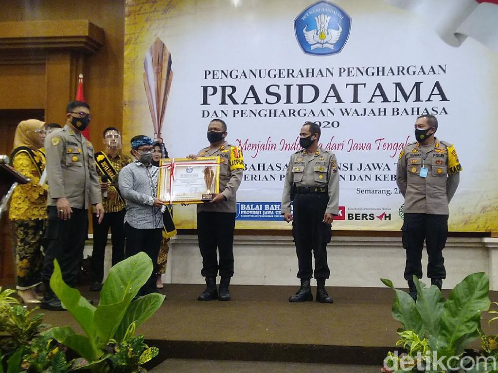 Penulis hingga Polisi di Jawa Tengah Raih Penghargaan di Bidang Bahasa Penulis hingga Polisi di Jawa Tengah Raih Penghargaan di Bidang Bahasa