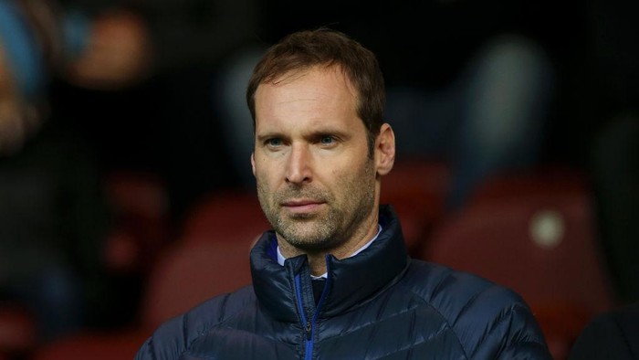 BURNLEY, ENGLAND - OCTOBER 26: Petr Cech, technical and performance advisor at Chelsea, looks on during the Premier League match between Burnley FC and Chelsea FC at Turf Moor on October 26, 2019 in Burnley, United Kingdom. (Photo by Jan Kruger/Getty Images)