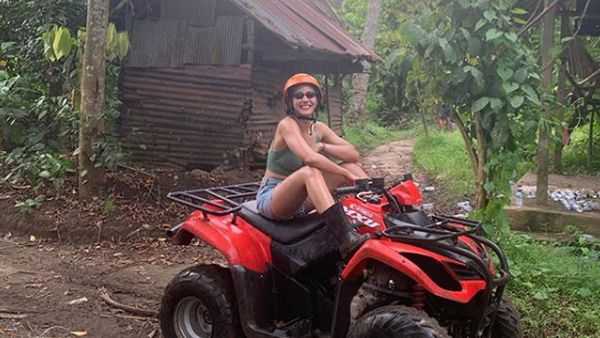 Potret Seru Pevita Pearce Liburan di Bali