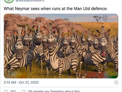 Para pemain PSG kelabakan sampai Neymar dibilang bingung tak kuasa menembus kumpulan pemain MU yang di laga ini pakai jersey tandang bak zebra. (Foto: internet/Twitter)