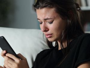 Ribuan Foto Palsu Perempuan Bugil Beredar di Media Sosial