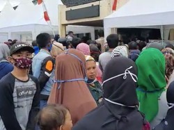 Ribuan Warga Tasik Berdesakan Demi Dapat Bantuan Rp 2,4 Juta