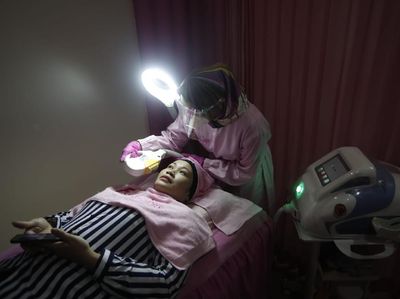 Klinik Kecantikan Boleh Beroperasi Terbatas di Masa PSBB Transisi