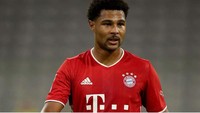 Serge Gnabry dipolt Oezil di pos sayap kanan. Sayang, Gnabry tak punya banyak waktu untuk membuktikan diri di Arsenal dan malah sukses di Bayern Munich (FC Bayern)