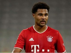 Serge Gnabry dipolt Oezil di pos sayap kanan. Sayang, Gnabry tak punya banyak waktu untuk membuktikan diri di Arsenal dan malah sukses di Bayern Munich (FC Bayern)