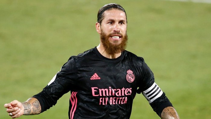 SEVILLE, SPAIN - SEPTEMBER 26: Sergio Ramos of Real Madrid celebrates after scoring his teams third goal from the penalty spot during the La Liga Santander match between Real Betis and Real Madrid at Estadio Benito Villamarin on September 26, 2020 in Seville, Spain. Sporting stadiums in Spain remain under strict restrictions due to the Coronavirus Pandemic as Government social distancing laws prohibit fans inside venues resulting in games being played behind closed doors. (Photo by Fran Santiago/Getty Images)