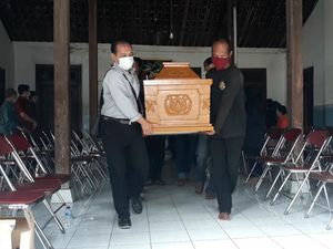 Kata Tetangga tentang Yulia yang Jasadnya Ditemukan Terbakar dalam Mobil Kata Tetangga tentang Yulia yang Jasadnya Ditemukan Terbakar dalam Mobil