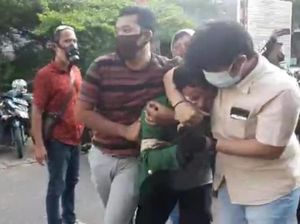 Polisi Pukul Polisi Saat Amankan Demo Jambi, Ini Kata Polri Polisi Pukul Polisi Saat Amankan Demo Jambi, Ini Kata Polri