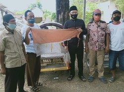 Tukang Becak Ganti Bendera Merah Putih Lusuh-Koyak Terima Apresiasi