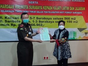 Tangis Risma Saat Aset Pemkot yang Sempat Bermasalah Dikembalikan