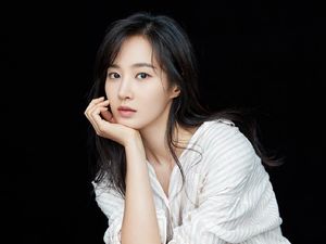 Video: Bentuk Dukungan IU-Yuri SNSD untuk Demo Pemakzulan Yoon Suk Yeol Video: Bentuk Dukungan IU-Yuri SNSD untuk Demo Pemakzulan Yoon Suk Yeol