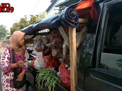 Inspiratif! 20 Tahun Jualan Sayur, Ibu Ini Bisa Beli Mobil
