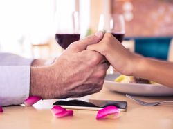 Saya Dibelikan HP oleh Mantan Pacar, Apakah Tak Masalah Jika Dijual?