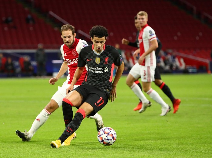 AMSTERDAM, NETHERLANDS - OCTOBER 21: Curtis Jones of Liverpool turns away from Daley Blind of Ajax during the UEFA Champions League Group D stage match between Ajax Amsterdam and Liverpool FC at Johan Cruijff Arena on October 21, 2020 in Amsterdam, Netherlands. (Photo by Dean Mouhtaropoulos/Getty Images)