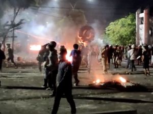 Demo Tolak Omnibus Law di Makassar Ricuh, Kapolda: Disusupi Aliansi Makar Demo Tolak Omnibus Law di Makassar Ricuh, Kapolda: Disusupi Aliansi Makar