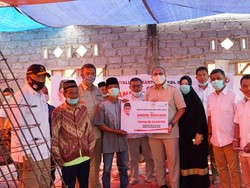 Andre Rosiade Penuhi Janji Beri Bantuan untuk 3 Masjid di Solok