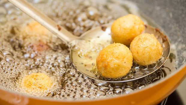 preparation of meatballs in a frying pan at home