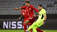 Leon Goretzka berebut bola dengan Hector Herrera. Dalam pertandingan ini, Leon Goretzka turut menyumbangkan satu gol untuk Bayern di menit ke-41. Alexander Hassenstein/Getty Images.