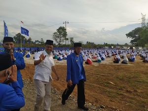 45 Tahun Tak Berjumpa, Indra Catri Bertemu Teman SD di Dharmasraya