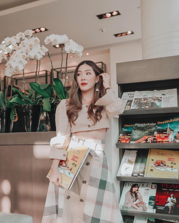 Penampilan Korean style ala influencer Michimomo.