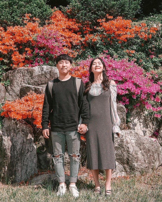 Penampilan Korean style ala influencer Michimomo.