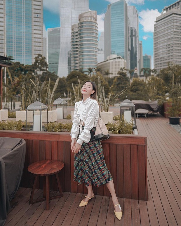 Penampilan Korean style ala influencer Michimomo.