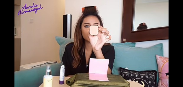 Aurel cobain bedak seharga Rp1,3 juta.