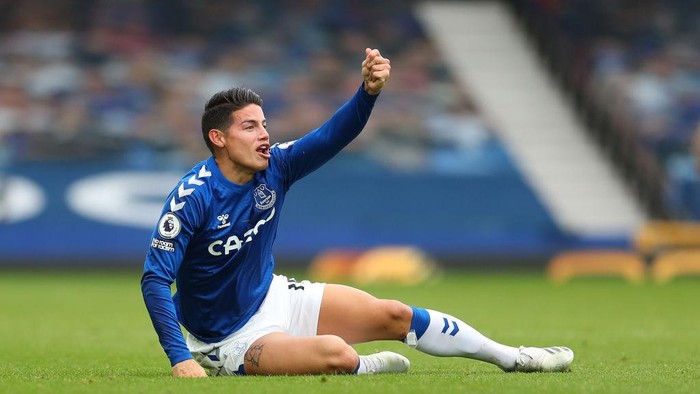 LIVERPOOL, ENGLAND - OCTOBER 17: James Rodriguez of Everton reacts during the Premier League match between Everton and Liverpool at Goodison Park on October 17, 2020 in Liverpool, England. Sporting stadiums around the UK remain under strict restrictions due to the Coronavirus Pandemic as Government social distancing laws prohibit fans inside venues resulting in games being played behind closed doors. (Photo by Catherine Ivill/Getty Images)