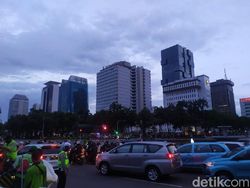 Demo Omnibus Law Selesai, Massa Buruh Bubar dari Patung Kuda