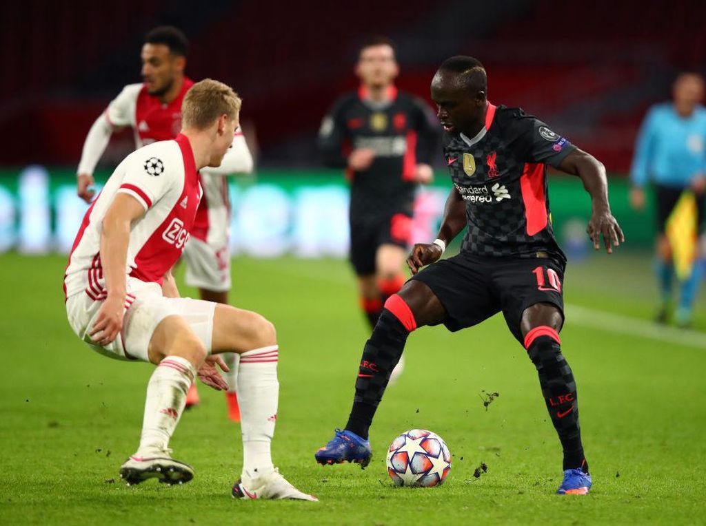 Van Persie Sebut Liverpool Beruntung Menang atas Ajax