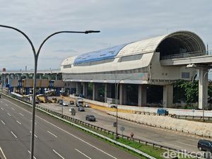 Kereta LRT Jabodebek Mulai Keluar Kandang, Begini Penampakannya Kereta LRT Jabodebek Mulai Keluar Kandang, Begini Penampakannya