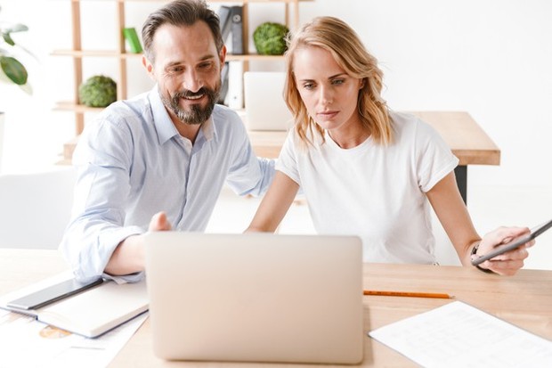 Pemasukan dan pengeluaran harus dibicarakan secara transparan dan bisa mengontrol keuangan.