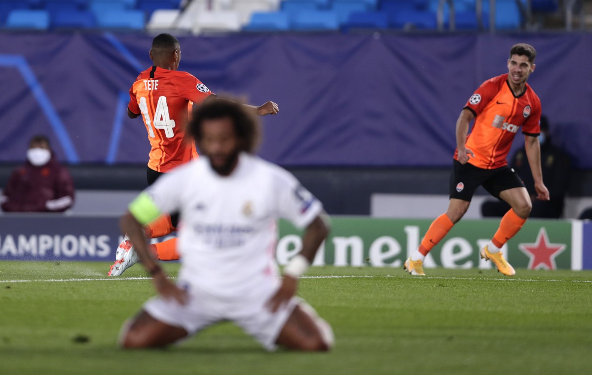 Real Madrid secara mengejutkan tertinggal 0-3 dari Shakhtar Donetsk di babak pertama. (Foto: AP/Manu Fernandez)