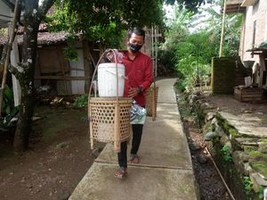 Demi Kuliah Mahasiswa Ini Jualan Dawet Pikul Jalan Kaki Puluhan Kilometer