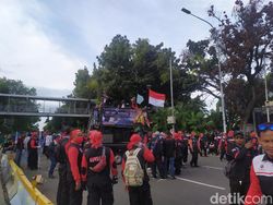 Usai Demo Omnibus Law, Massa Buruh LEM SPSI Tinggalkan Patung Kuda