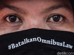 Kilas Balik Omnibus Law: Didemo Besar-besaran hingga Diteken Jokowi