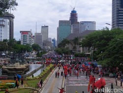 Bundaran HI Arah ke Thamrin Ditutup Imbas Demo Buruh di Patung Kuda Monas