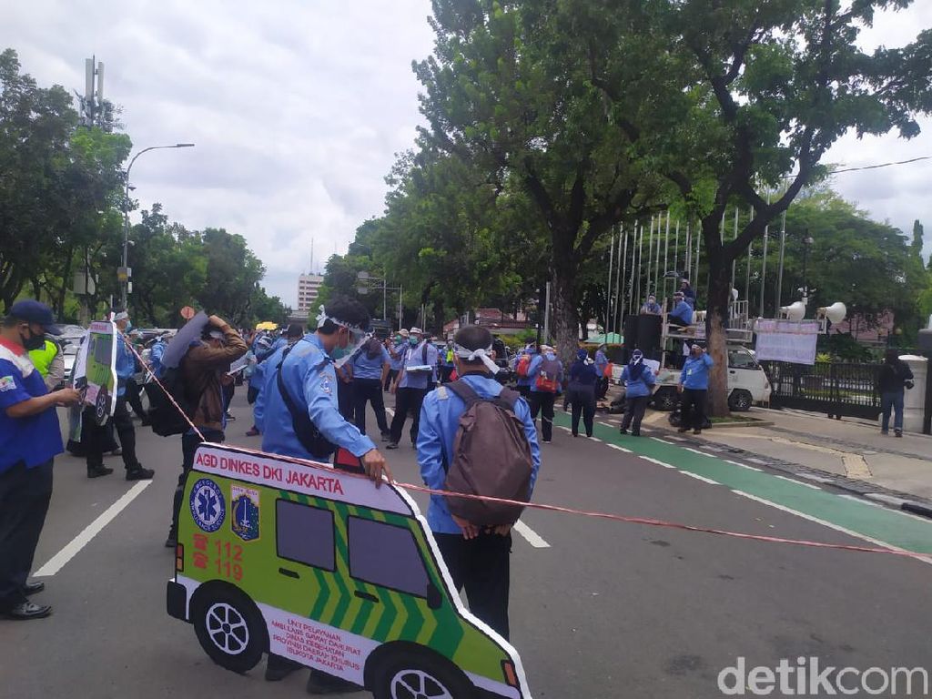Komisi E DPRD Akan Panggil Dinkes DKI soal Polemik Pekerja Ambulans Komisi E DPRD Akan Panggil Dinkes DKI soal Polemik Pekerja Ambulans