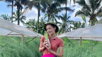 Mba Tina, Model Bule Cantik yang Hobi Masak dan Berkebun di Indonesia