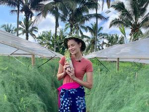 Mba Tina, Model Bule Cantik yang Hobi Masak dan Berkebun di Indonesia Mba Tina, Model Bule Cantik yang Hobi Masak dan Berkebun di Indonesia