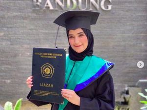 Nadya Mustika Wisuda Sendiri, Komentar Rizki DA Jadi Sorotan Nadya Mustika Wisuda Sendiri, Komentar Rizki DA Jadi Sorotan