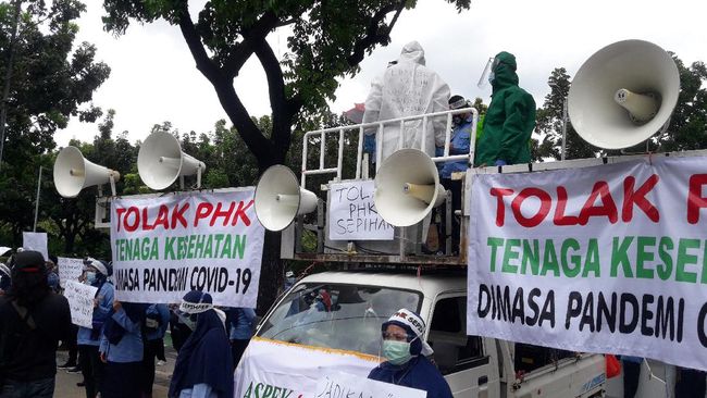 Sinis dari Kebon Sirih Gegara Pekerja Ambulans Tak Ditemui Anies Sinis dari Kebon Sirih Gegara Pekerja Ambulans Tak Ditemui Anies