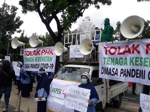 Sinis dari Kebon Sirih Gegara Pekerja Ambulans Tak Ditemui Anies Sinis dari Kebon Sirih Gegara Pekerja Ambulans Tak Ditemui Anies