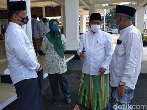 Peringati Hari Santri, ASN Pacitan Pakai Kostum Muslim Saat Bekerja Peringati Hari Santri, ASN Pacitan Pakai Kostum Muslim Saat Bekerja